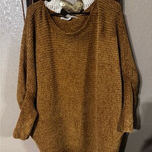 Cozy gold / yellow boutique sweater
